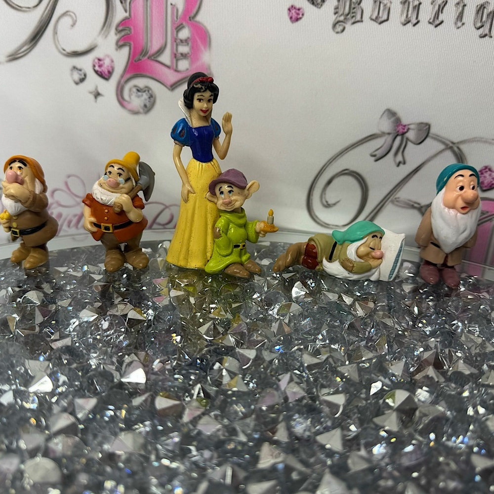 Disney Snow White and the dwarfs sleepy set collectors figurines dolls princess